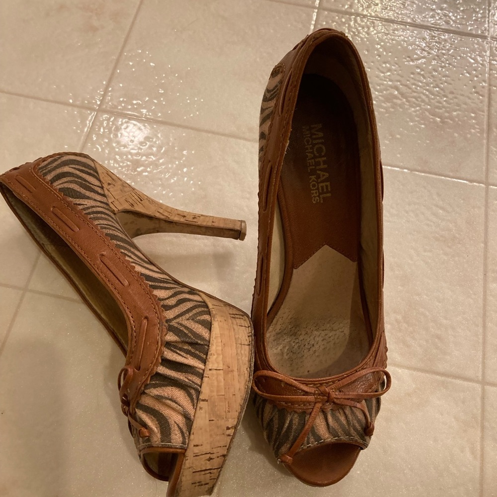 Open toe pumps